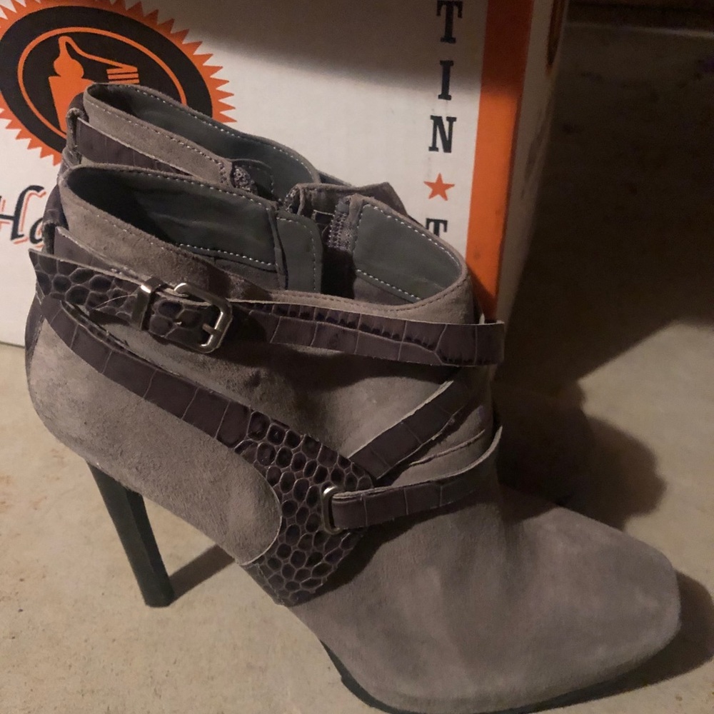 Guess booties size 8.5M